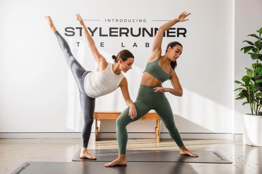 STYLERUNNERさんのインスタグラム写真 - (STYLERUNNERInstagram)「In celebration of the launch of Stylerunner The Label, Sascha and Nicole joined us in studio to share their powerful and dynamic workout inspired by the release.🤍  Join along tomorrow morning at 9:00am for Electric Express with @sculptbythesea ⚡️⚡️  #StylerunnerTheLabel #SRHC」2月23日 17時12分 - stylerunner