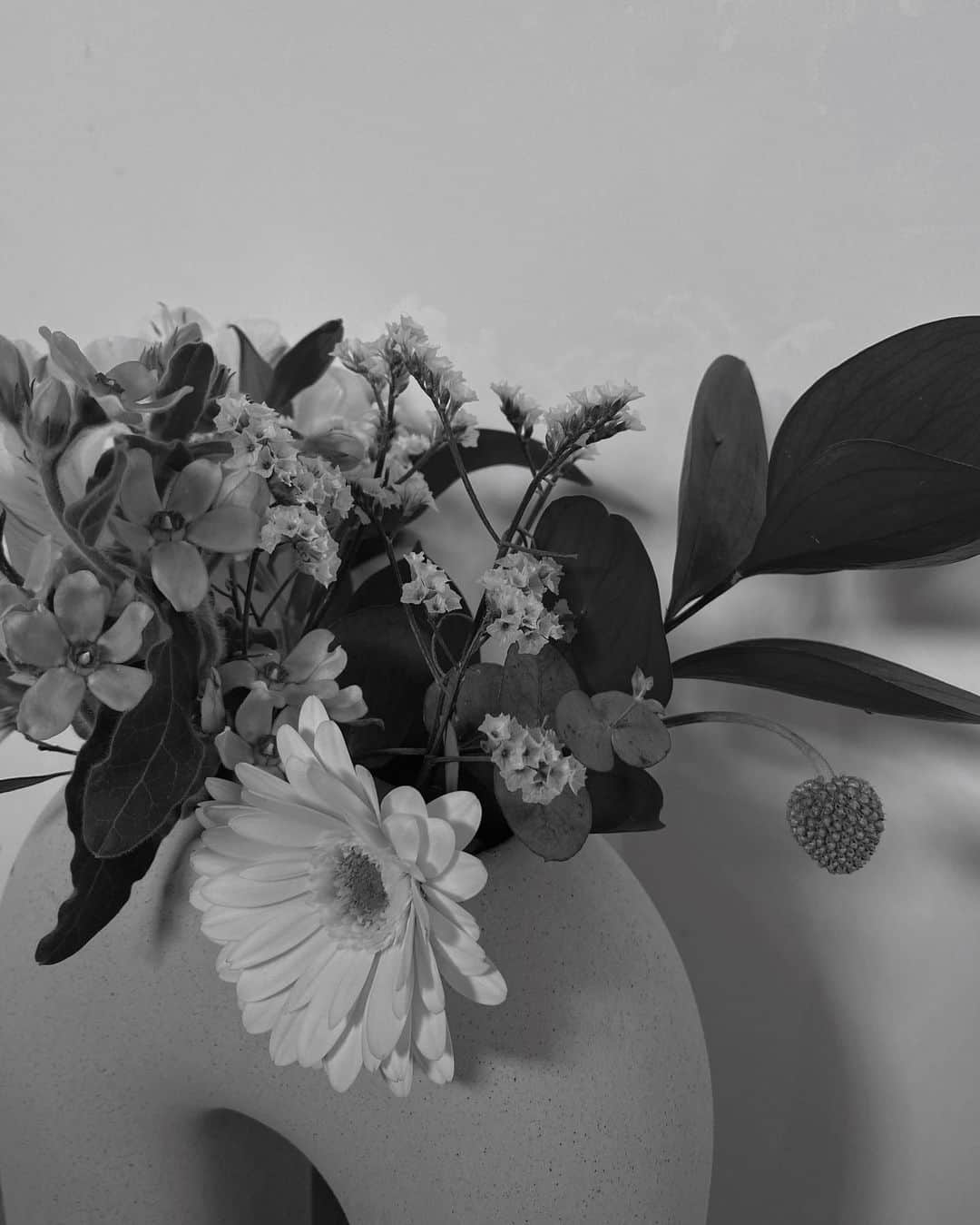 丸山クルミのインスタグラム：「🤍💐」