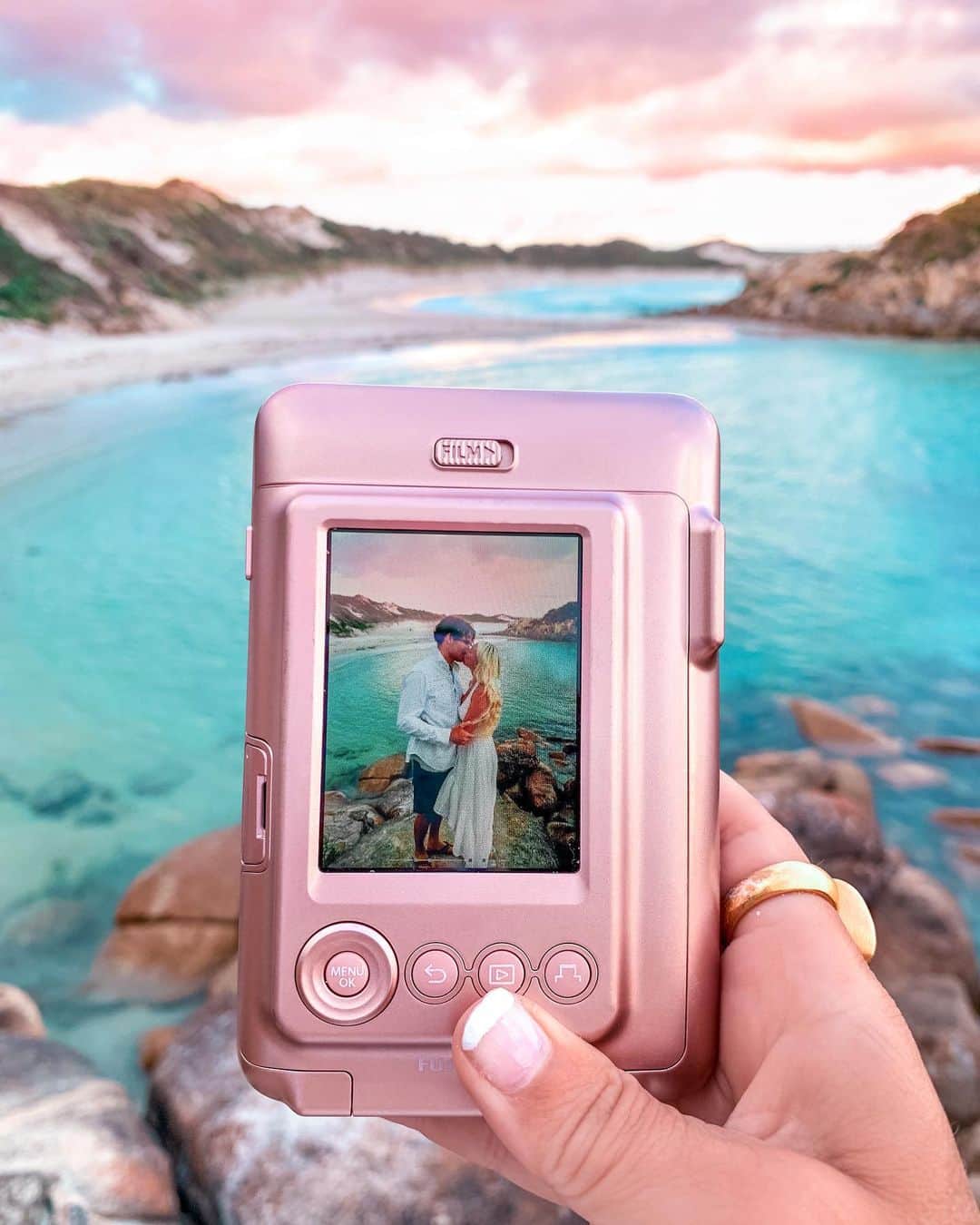 のインスタグラム：「Thank you for every moment, every kiss, every laugh, every adventure 🌊 Happy 13 years of marriage my love 💗  I love capturing forever keepsakes and the true essence of the moment with the @fujiinstaxaus mini LiPlay instant camera and smartphone printer. We found it to be the perfect travel accessory for our recent romantic getaway; a compact digital camera to capture and store all your precious memories and you can choose to print your photos instantly on the spot 📸💕  I’m beyond grateful for 13 years of marriage with you @bobbybense making the best and most of every moment, even when things don’t go as planned. Even during the hardest of times my love for you only burns brighter and stronger as we love and support one another through life. My heart belongs to you, always. Here are some of my favourite moments from our recent trip together.  #fujiinstaxaus #instax #dontjusttakegive #instaxminiliplay #ad  📸 @bobbybense 🎶 Atlas Hands by Benjamin Francis Leftwich」