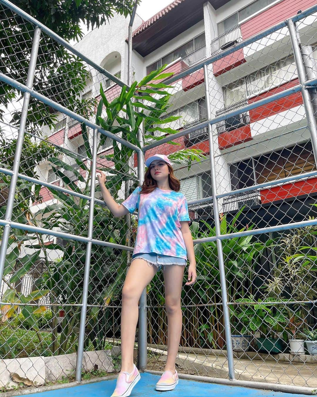 Alexa Ilacadさんのインスタグラム写真 - (Alexa IlacadInstagram)「In case you didn't know, tie-dye is super fly 😎💙💗 Get this look from @officialbumph & @vansphilippines 🎽👟 #Vansgirl」2月23日 17時23分 - alexailacad