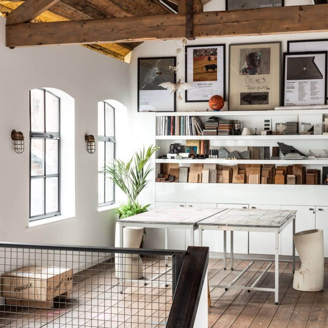 のインスタグラム：「#forsale Contemporary Revival: a former textile factory in Birmingham, carefully restored to feature an artist’s studio, office and speak-easy bar. Head to our bio to view the sales particulars.」