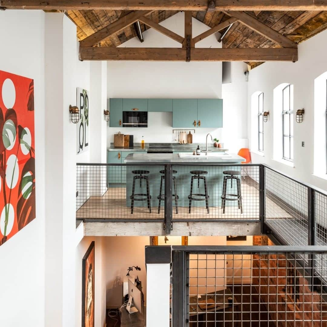 The Modern Houseさんのインスタグラム写真 - (The Modern HouseInstagram)「#forsale Contemporary Revival: a former textile factory in Birmingham, carefully restored to feature an artist’s studio, office and speak-easy bar. Head to our bio to view the sales particulars.」2月23日 17時31分 - themodernhouse