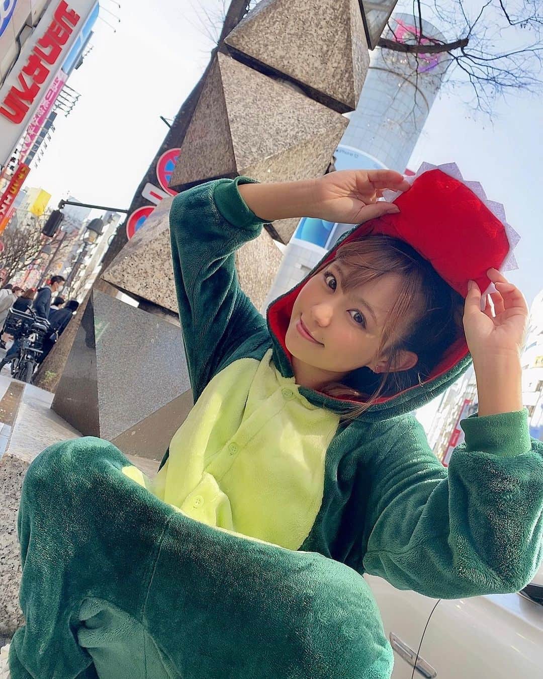 亜矢みつき（神谷充希）さんのインスタグラム写真 - (亜矢みつき（神谷充希）Instagram)「渋谷侵略してきた🔥 #怪獣 #ゴジラ」2月23日 17時34分 - ma.yamitsuki