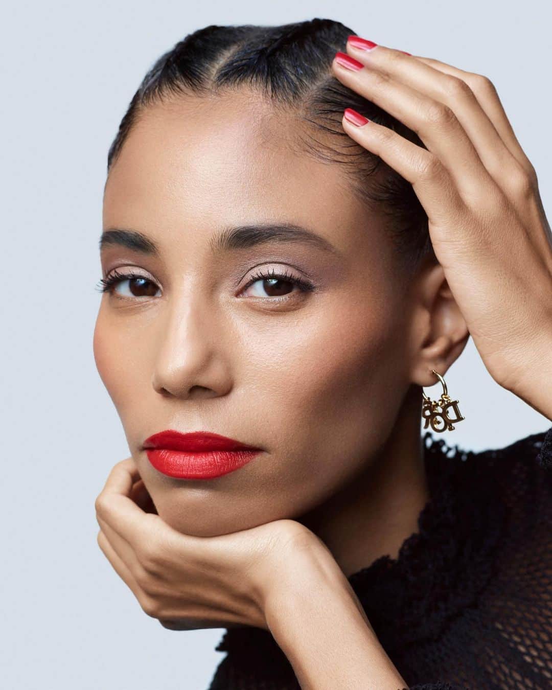 Dior Makeupのインスタグラム：「WE WEAR ROUGE FOR EMPOWERMENT @hajibafahmy is wearing Rouge Dior 999 Velvet. Shot by @josephmolines Makeup by @peterphilipsmakeup Hair by @josephpujalte Nails by @elsadeslandes • CAPTURE TOTALE SUPER POTENT SERUM DIOR FOREVER 3W & 4W DIOR FOREVER SKIN CORRECT 3W DIORSHOW BROW STYLER 004 Black DIORSHOW MAXIMIZER 3D DIORSHOW ICONIC OVERCURL 090 Black ROUGE BLUSH 614 Jungle 5 COULEURS COUTURE 599 New Look DIOR BACKSTAGE GLOW FACE PALETTE 001 Universal DIOR CONTOUR 999 ROUGE DIOR 999 Velvet DIOR VERNIS 999 • #diormakeup #rougedior #wewearrouge」