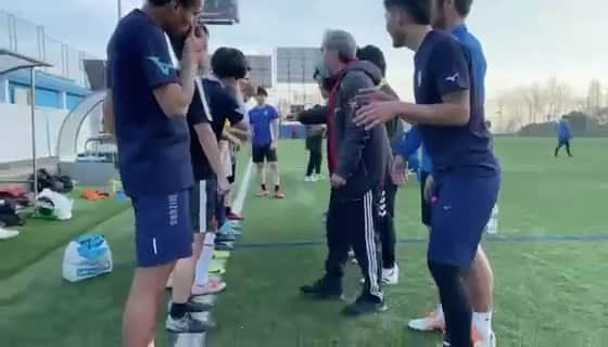 Alb Barcelona Football Academyのインスタグラム：「8期生カンジロウが留学プログラムを修了し、日本に帰国しました✈️ . 各プログラムはもちろん、現地でのインターンシップでも積極的に取り組んでくれました。 . これからの活躍に期待を寄せつつ、お疲れ様とありがとうの言葉を送りたいと思います。 . Muchas gracias Kanjiro!!! . . .  #アルビレックス新潟 #バルセロナ #アルビバルセロナ #アルビレックス新潟バルセロナ  #サッカー #留学 #スポーツビジネス #指導者 #スペイン #スペイン語 #海外」