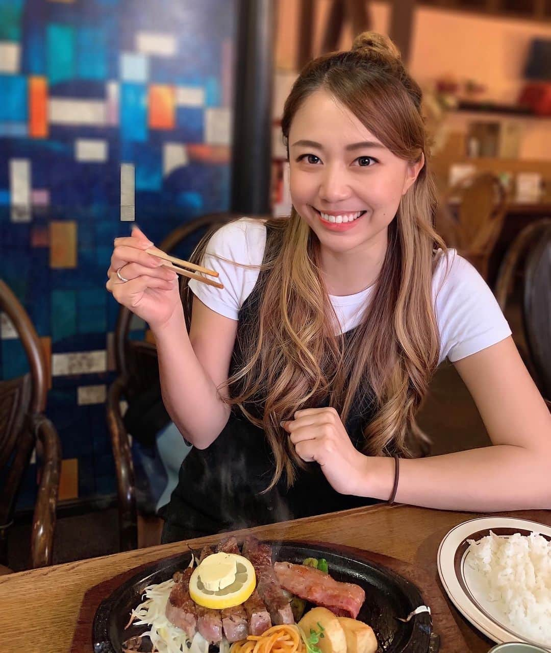 とくさきさんのインスタグラム写真 - (とくさきInstagram)「こんばんは⭐️ . 明るい時間に食べるステーキって幸せですよね❤️😌 . フィレが好き🥩💕 （フォロワーさんならほとんどの方が知ってると思いますが、、🤣笑） . お箸で切れちゃうくらい柔らかいステーキだよ❤️ #ゴルフ#ゴルフ女子#golf#golfgirl#golfswing#ゴルフスイング#sports#スポーツ#スポーツ女子#골프#골프여자#尔夫球#高尔夫#ステーキ#steak」2月23日 17時53分 - tokusaki_golf