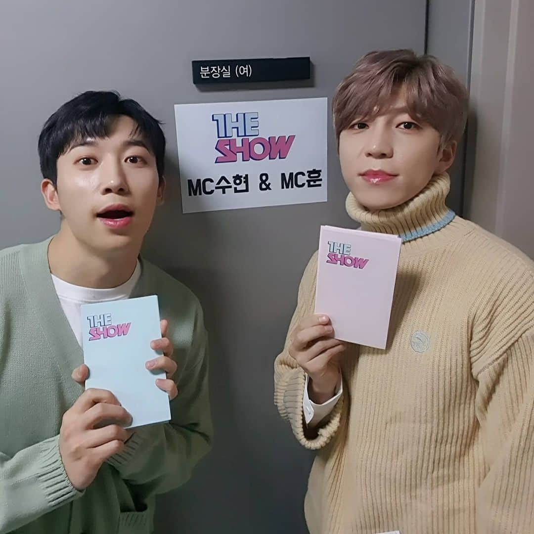 U-KISS（ユーキス）さんのインスタグラム写真 - (U-KISS（ユーキス）Instagram)「[#유키스] MC 수현&훈 화이팅❣ SBS MTV '더쇼' 잠시 후 6시 본방사수📺  키스미 잘하고 올게요~💪❤❤🎉🎉  #UKISS #SOOHYUN #HOON  #수현 #훈 #I_Wish  #SBSMTV #더쇼  #오늘은 #션쇼 #훈쇼」2月23日 17時54分 - ukisskorea_official