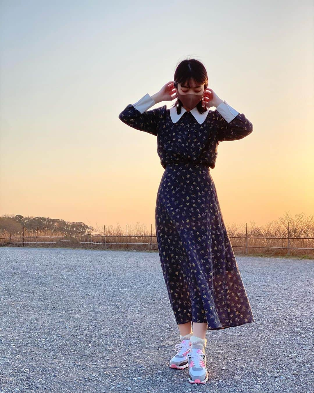 松川菜々花さんのインスタグラム写真 - (松川菜々花Instagram)「・ 私服 セットアップ→ @tittyandco_com  shoes→ @nike  マスクも　@tittyandco_com  靴下はばあちゃんから貰ったの🧦❤︎  お散歩日和だったのでスニーカー履いたけどちょっと靴間違えたくさい笑笑  #私服 #私服コーデ #セットアップ #セットアップコーデ #花柄ブラウス #花柄 #花柄ワンピ #花柄コーデ #ティティーアンドコー #tittyandco #春服 #春服コーデ #今日のコーデ #ootd #お洒落 #韓国 #韓国ヘア #韓国コーデ #韓国メイク #韓国ファッション #韓国ネイル #デートコーデ #楽コーデ #ななコーデ #毎日投稿」2月23日 17時57分 - matsukawa__nanaka