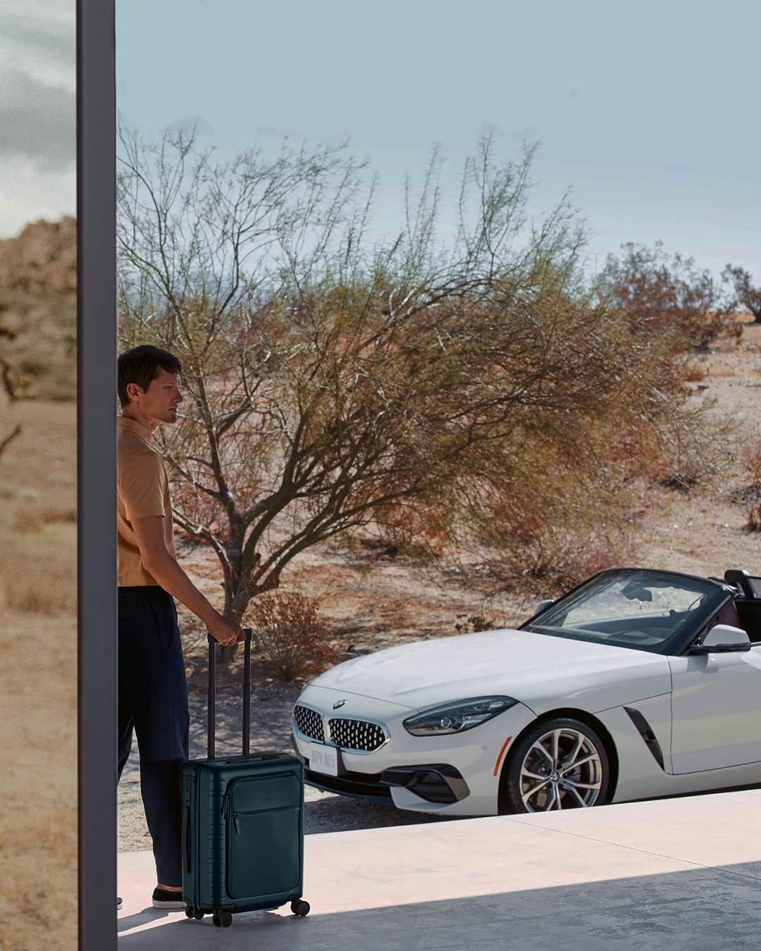 BMWのインスタグラム：「Packed for adventure The BMW Collection. #MyBMWLifestyle #BMW #TheZ4  __ BMW Z4 M40i: Fuel consumption weighted combined in l/100km: 7.2 (NEDC); 8.0–7.9 (WLTP), CO2 emissions weighted combined in g/km: 164 (NEDC); 182–181 (WLTP). Further information: www.bmw.com/disclaimer.   340 hp, 250 kW, 500 Nm, Acceleration (0-100 km/h): 4.5 s, Top speed (limited): 250 km/h.」
