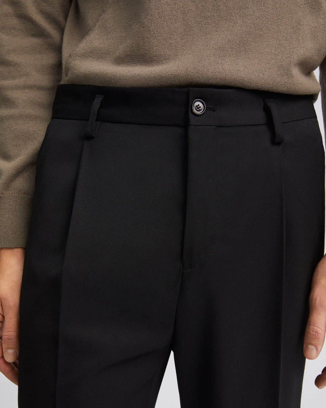 フィリッパコーのインスタグラム：「Let's talk about trousers. On our stories today, and on the site.」