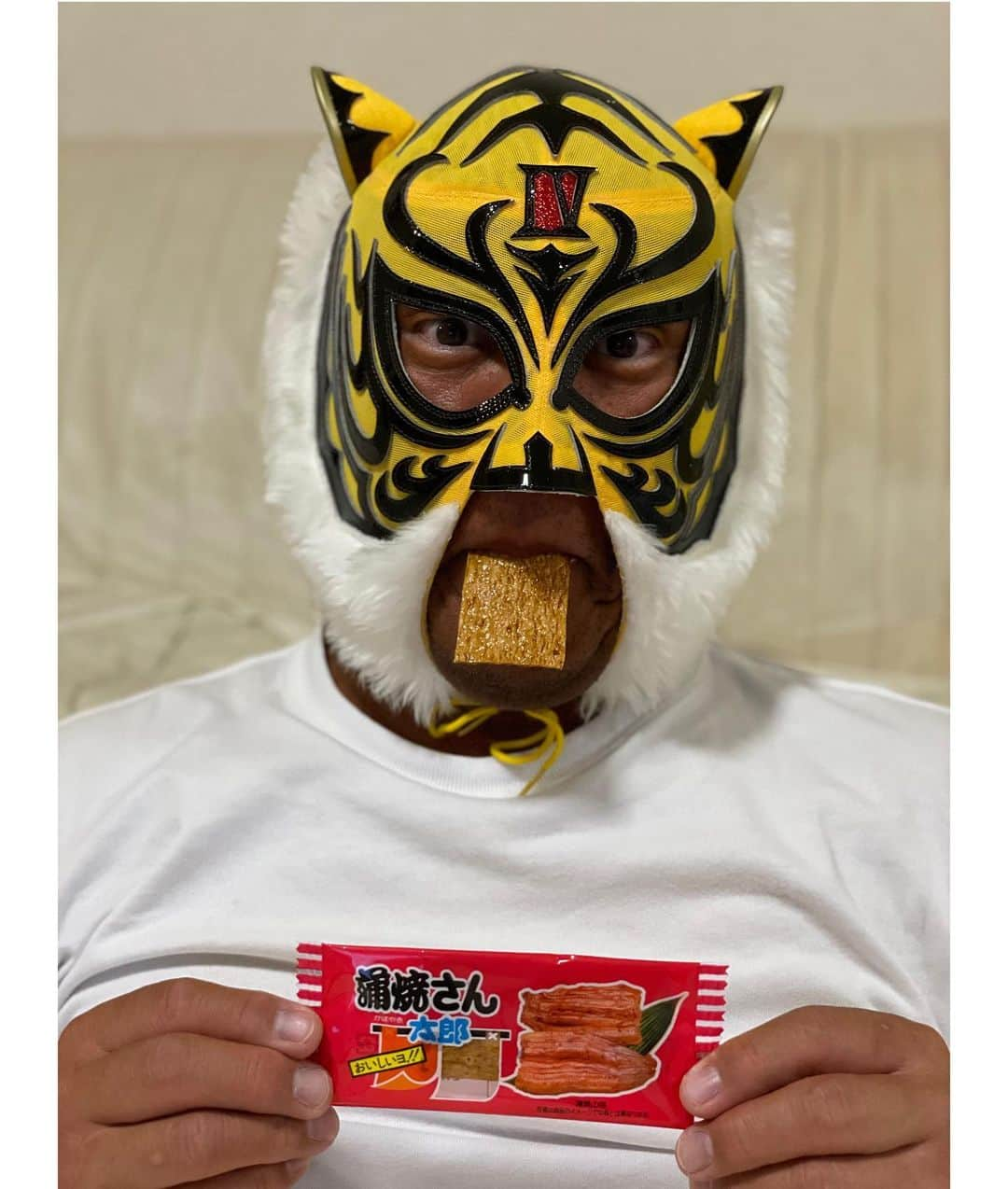 タイガーマスクさんのインスタグラム写真 - (タイガーマスクInstagram)「蒲焼さん太郎😁 まいう〜😝 #タイガーマスク #tigermask #njpw #蒲焼さん太郎」2月23日 18時12分 - tigermask.njpw_official