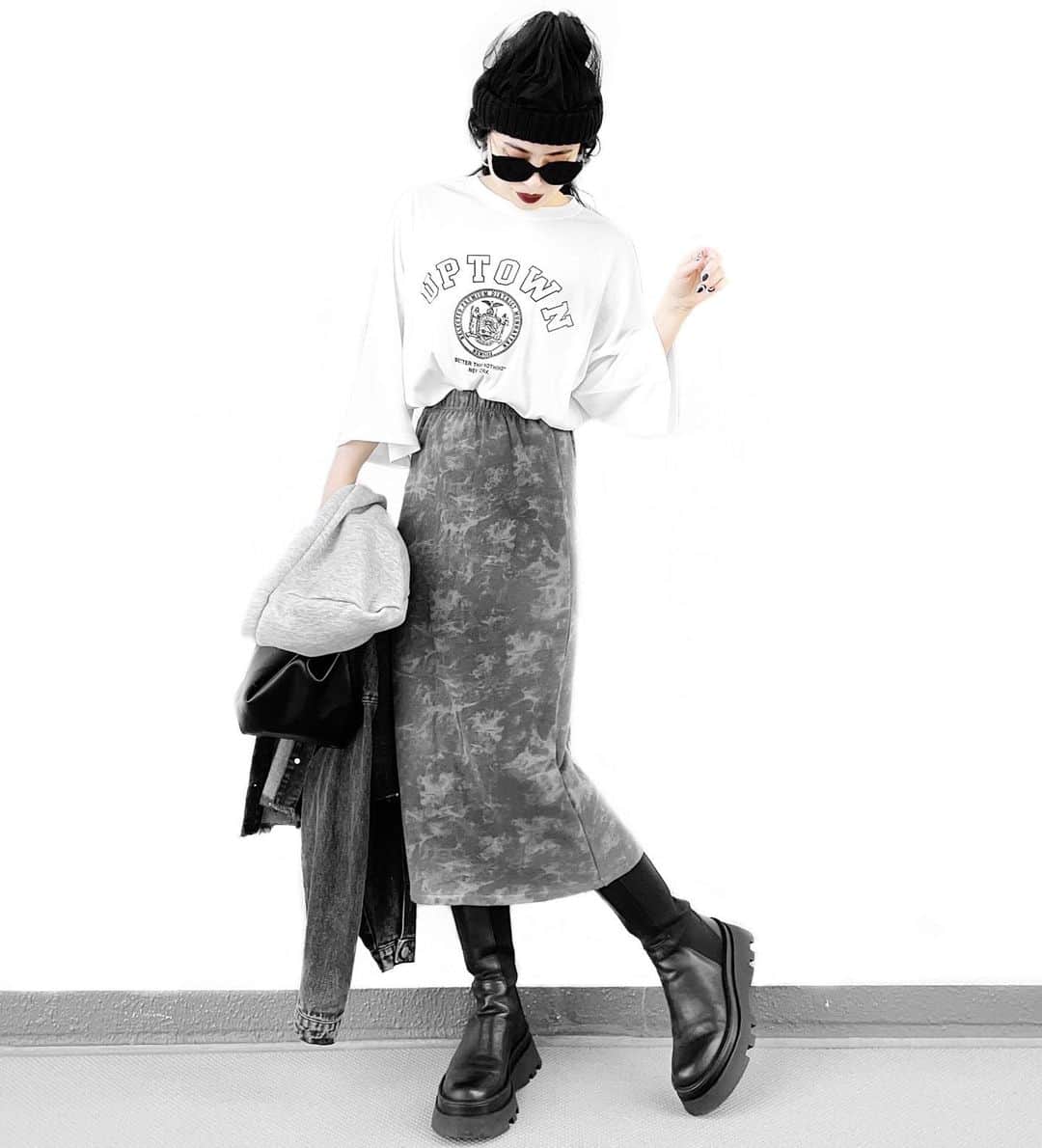 lve_xxxxのインスタグラム：「. . ᴛɪᴇ ᴅʏᴇ ꜱᴡᴇᴀᴛ ꜱᴋɪʀᴛ の別ｺｰﾃﾞ  ᴏᴠᴇʀ ᴘʀɪɴᴛ ᴛ-ꜱʜɪʀᴛ﻿ と 合わせております☺︎  Tｼｬﾂはしっとり？な素材で INしてもｽｳｪｯﾄなのでボコボコせず 腰回りもキレイにみえます✌️  共に @lveu.official  🕗 𝟤𝟢𝟤𝟣.𝟢𝟤.𝟤𝟥 ( ᴛᴜᴇ ) 𝟤𝟢:𝟢𝟢 〜  －－－－－－－－－－－－－－－－－－  その他ｺｰﾃﾞｱｲﾃﾑ詳細は WEARをご覧くださいませ。  ﾌﾟﾛﾌｨｰﾙのURLよりご覧頂けます☺︎  WEARもfollow 宜しくお願い申し上げます！  －－－－－－－－－－－－－－－－－－」