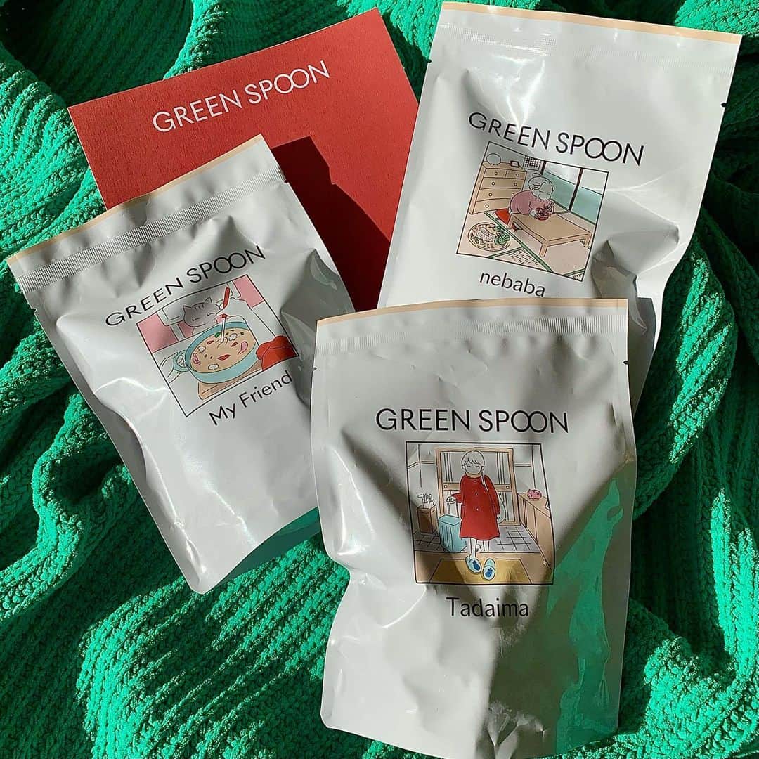 松原汐織のインスタグラム：「@greenspoonjp  最近はあれもこれもサブスク♡ こちらは定額制パーソナルスープの#greenspoon 💗 ・ 毎食、汁物は食べたい派🙋🏻‍♀️ バッタバタで時間がない朝や疲れて何もしたくない夜は 「しょうがない☹️」と諦めていたのですが、お水(もしくは牛乳や豆乳)を入れてレンジでチンするだけ！と簡単クッキング👏🏻 ・ 質問に答えて自分に必要な栄養素が摂れるスープのセレクト＋お野菜がゴロゴロ入っていて食べ応えがある所も好き◎ 私はMy Friend(ポルチーニ茸とアンデスポテトのコンソメ)が特にお気に入りです😋 ・ お忙しい方やお料理の苦手な方にオススメです❣️」