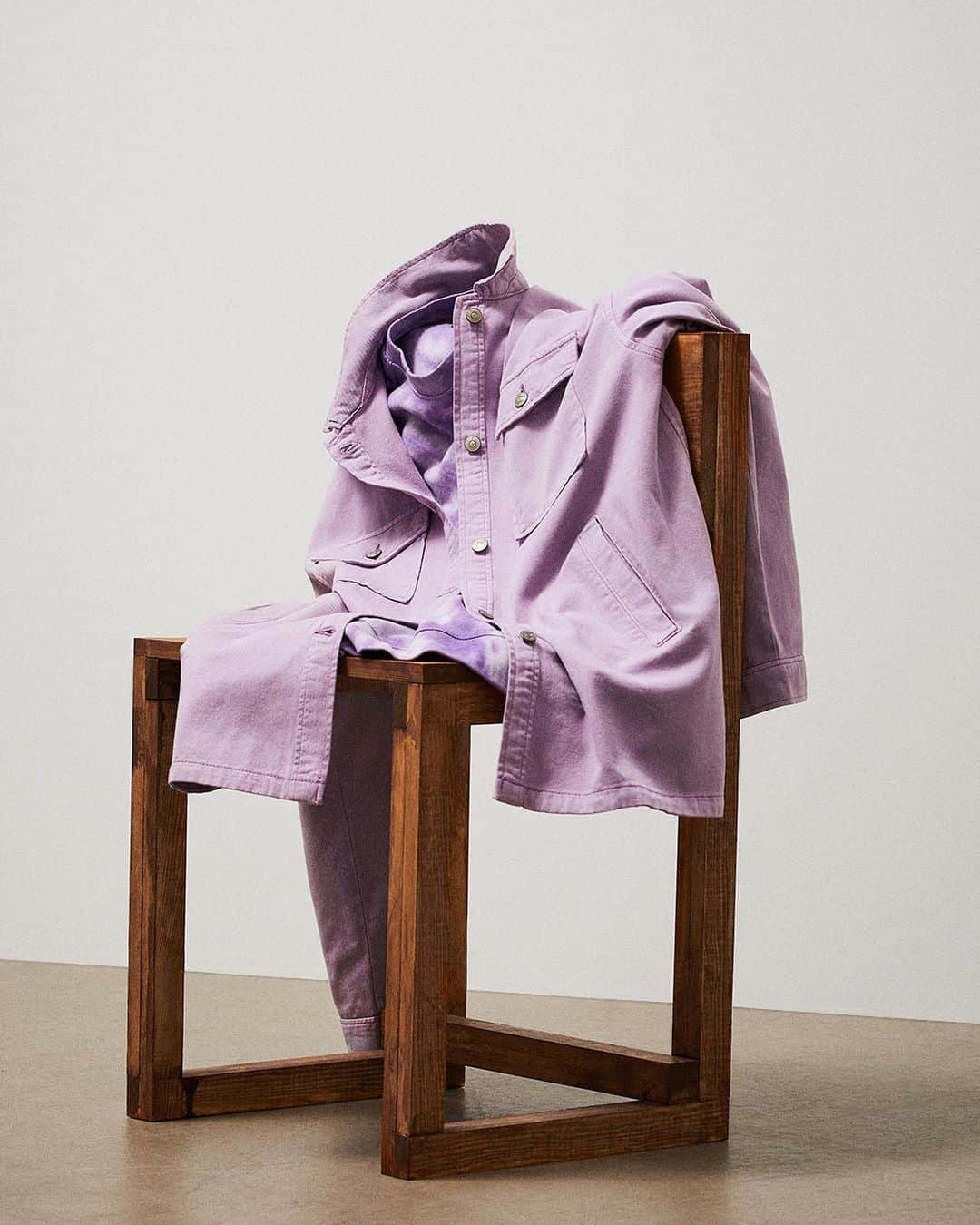 H&Mさんのインスタグラム写真 - (H&MInstagram)「Layers of lilac. 💟  #HM  Oversized shirt jacket: 0934816004 Oversized sweatshirt: 0936269004」2月23日 18時19分 - hm