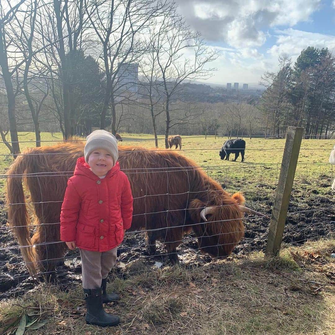 チャーリー・アダムのインスタグラム：「Happy 4th birthday to my little mate 💙」