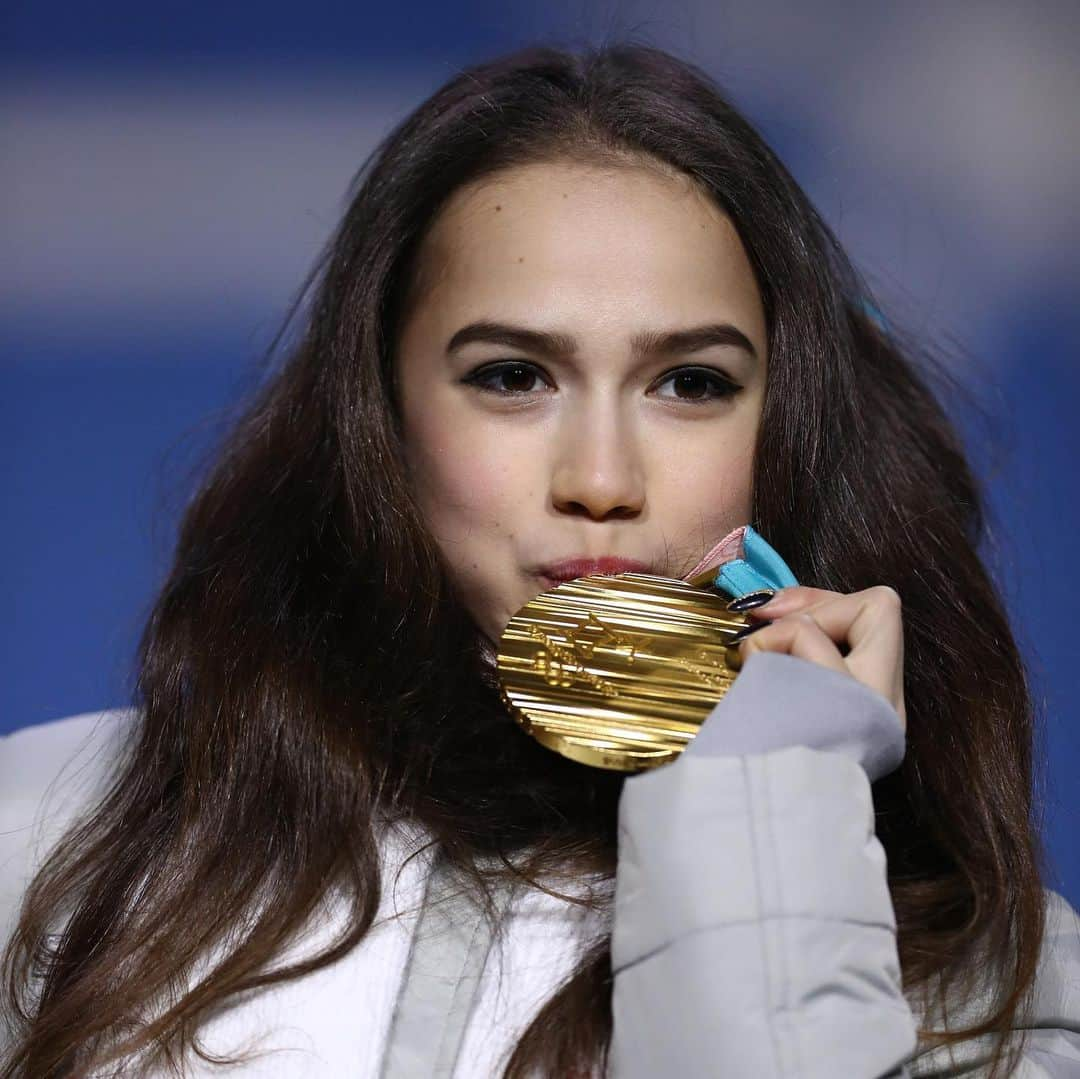 オリンピックチャンネルさんのインスタグラム写真 - (オリンピックチャンネルInstagram)「#OnThisDay at PyeongChang 2018, Alina Zagitova won the #FigureSkating women’s singles gold at only 15 years old! ⛸️⁠⠀ ⁠⠀ Hit the link in bio to watch her stunning full performance! ⁠⠀ ⁠⠀ @azagitova @olympic_russia @isufigureskating」2月23日 18時21分 - olympicchannel_x