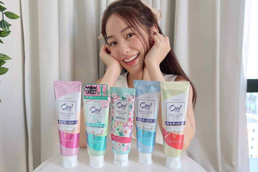 PIMTHAのインスタグラム：「😁 จะมีนาแล้ว มียาสีฟัน Ora2 me  กันยัง ?   4 กลิ่นออริจอนัล และการกลับมาอีกครั้งของกลิ่น ซากุระ 🌸 ใครยังไม่ลอง ต้องลองละม้างงง  #มีนามียาสีฟันซากุระ   #Ora2me #Ora2xPimtha  @ora2_thailand」