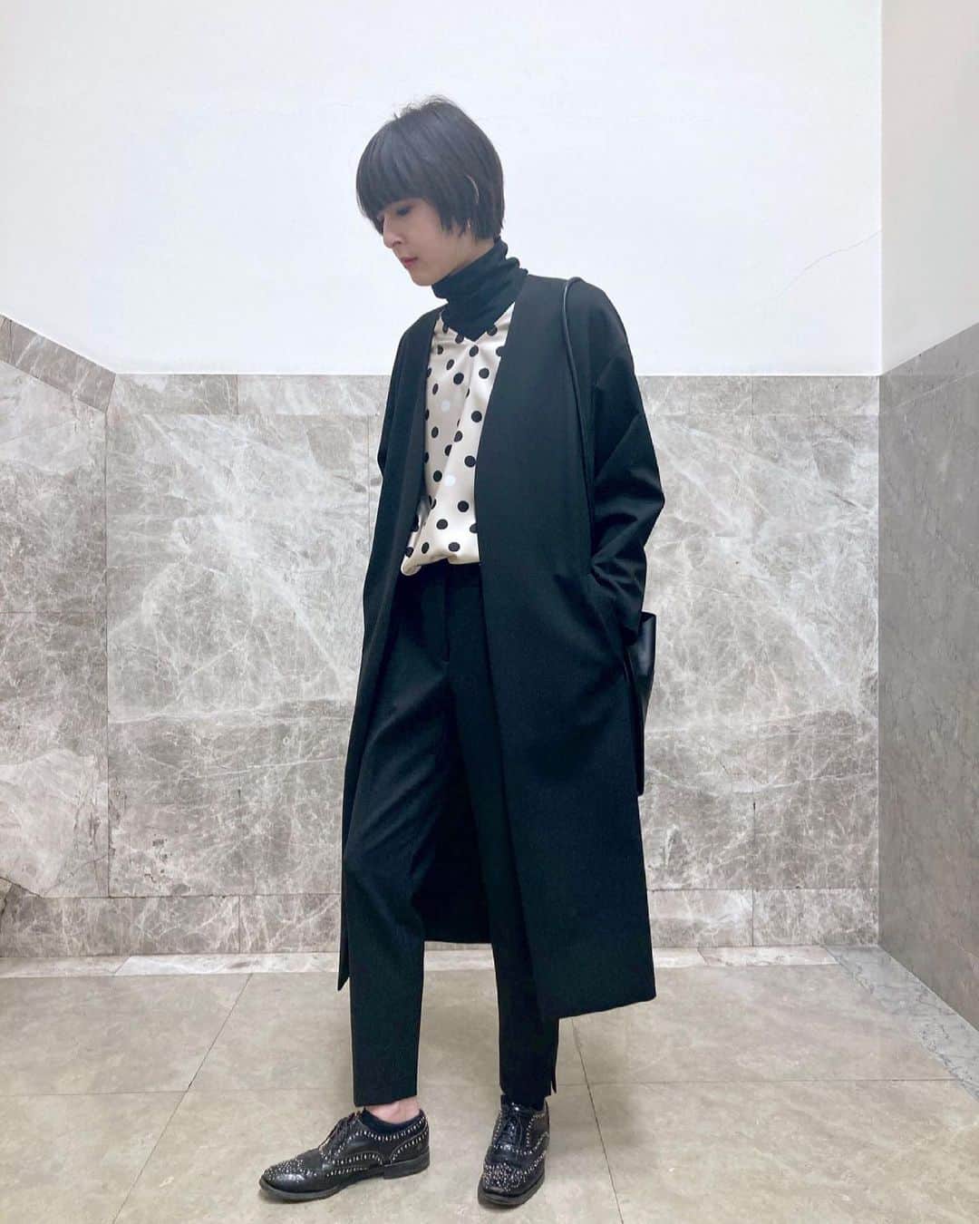 Theory luxe official account.さんのインスタグラム写真 - (Theory luxe official account.Instagram)「［POLKA DOT］ フェミニンなドット柄もオールブラックでまとめてクールに仕上げて。  #theoryluxe #セオリーリュクス  #fashion #fashionpost #style #2021ss #blouse #dat #print #simple #luxe #ブラウス #ドット #プリント #パンツ #ファッション #大人コーデ」2月23日 18時24分 - theory_luxe_official