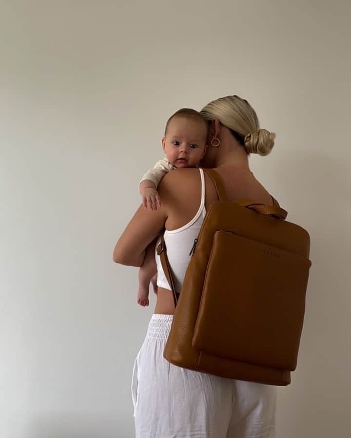 The Horseさんのインスタグラム写真 - (The HorseInstagram)「"Amazing quality bag, leather is buttery soft. Exactly as in the pictures. Perfect bag for me to use as my nappy bag for my two children, without compromising on style or quality. Couldn’t be happier with my purchase!" - Emma #thehorse #thebackpack⠀⠀⠀⠀⠀⠀⠀⠀⠀ Via @jessmuzz」2月23日 18時30分 - the_horse