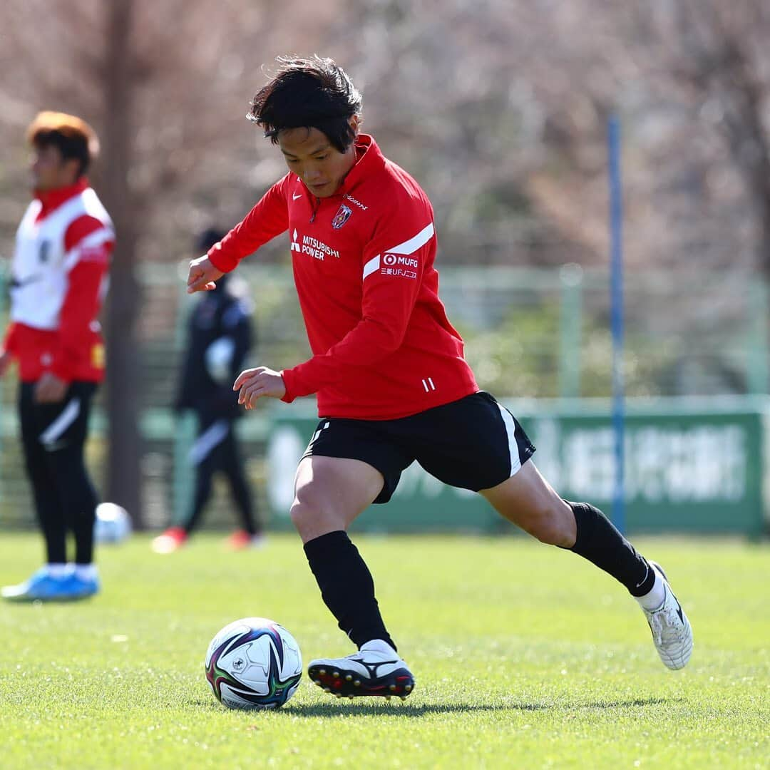 浦和レッドダイヤモンズさんのインスタグラム写真 - (浦和レッドダイヤモンズInstagram)「2.23 TRAINING⚽️☀️💨 #武田英寿 #リカルドロドリゲス #羽生直行 #田中達也 #杉本健勇 #岩波拓也 #鈴木彩艶 #山中亮輔 #汰木康也 #興梠慎三 #小泉佳穂 #urawareds #浦和レッズ #wearereds #Jリーグ」2月23日 18時35分 - urawaredsofficial