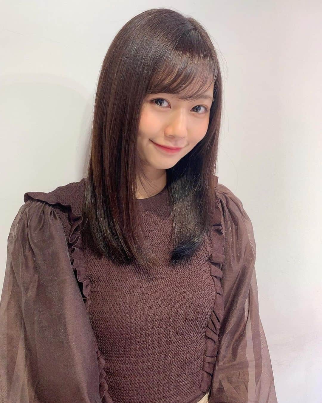 杉浦みずきさんのインスタグラム写真 - (杉浦みずきInstagram)「. サラサラにしてもらいました✨ 長さも結構変わったよ☺️ ・ ・ @akiyamasensei_aid  @aid_hair  いつもありがとうございます😊 #髪質改善　#暗めカラー」2月23日 18時52分 - mizuki_sugiura