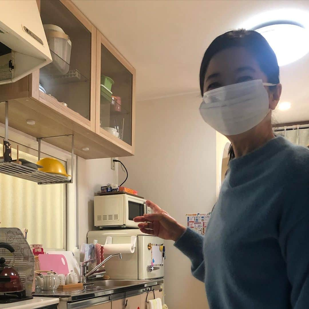 宮崎美子さんのインスタグラム写真 - (宮崎美子Instagram)「皆さん、こんばんは。  本日、22時からTBSドラマ「OH!MY BOSS 恋は別冊で」第7話では、鈴木家が東京に出てきました！  妹の多美と、お父さんと私、家族みんな一緒にです。  私は、どうしても奈未の職場、MIYAVI編集部を訪ねてみたく、勝手に職場訪問 しちゃいました！  って、そんなシーンないのですが、奈未の一人暮らしの家で泊めてもらって、あんな所やこんな所に東京見物してきましたので、是非、その様子を今晩10時！ 見てくださいね。  #オーマイボス恋は別冊で #tbs #tbsドラマ」2月23日 18時47分 - miyazakiyoshiko.official