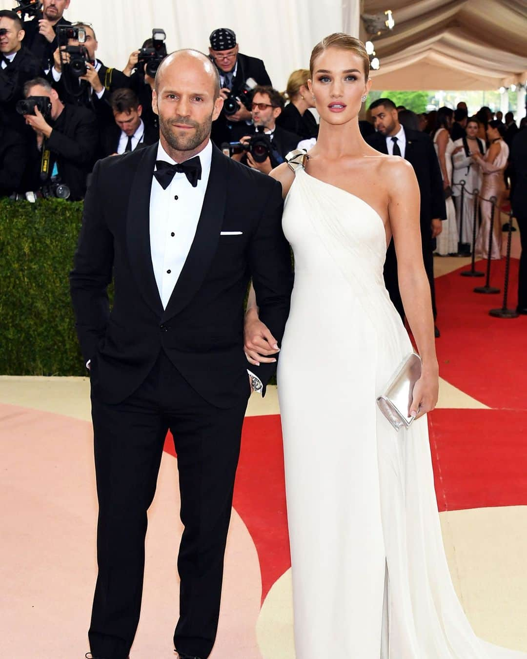 Vogue Australiaさんのインスタグラム写真 - (Vogue AustraliaInstagram)「We know that #RosieHuntingtonWhiteley and #JasonStatham make a killer red carpet appearance together, but did you know that they share a 20-year age difference? And they're certainly not the only Hollywood match with a decade (or two, or three...) between them. Hit the #linkinbio for 30 celebrity couples with surprisingly sizeable age differences between them.⁣ ⁣ 📷 Getty Images」2月23日 19時00分 - vogueaustralia