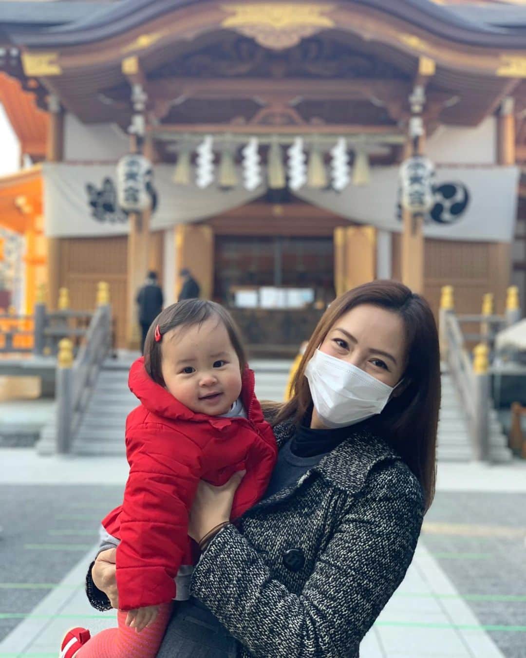 一木エリカのインスタグラム：「このたびは私事ではありますが、また新しい命、第二子を預かりました🤰 今、妊娠６ヶ月、22週に入ったばかり。 予想より早く第二子を預かり、驚きましたがやはり嬉しく思います。 次の子の性別は…うふふ❤男の子️🚹でした❣️ エコーで赤ちゃん見てるとやはり感動しちゃいますね😭❤️ すでに７キロ増えちゃって…体重注意されちゃいました😝確かにエミリのときより太っていることに母子手帳見て気づく… 予定日は７月１日🚼💓  I’m maternity again !! Second baby coming this summer !!🤰❤️  It’s a BOY 🚼❣️  #21weekspregnant #22weekpregnant #5monthspregnant #6monthpregnant #secondbaby #suitengu #水天宮 #妊娠６ヶ月 #妊娠22週 #安定期」