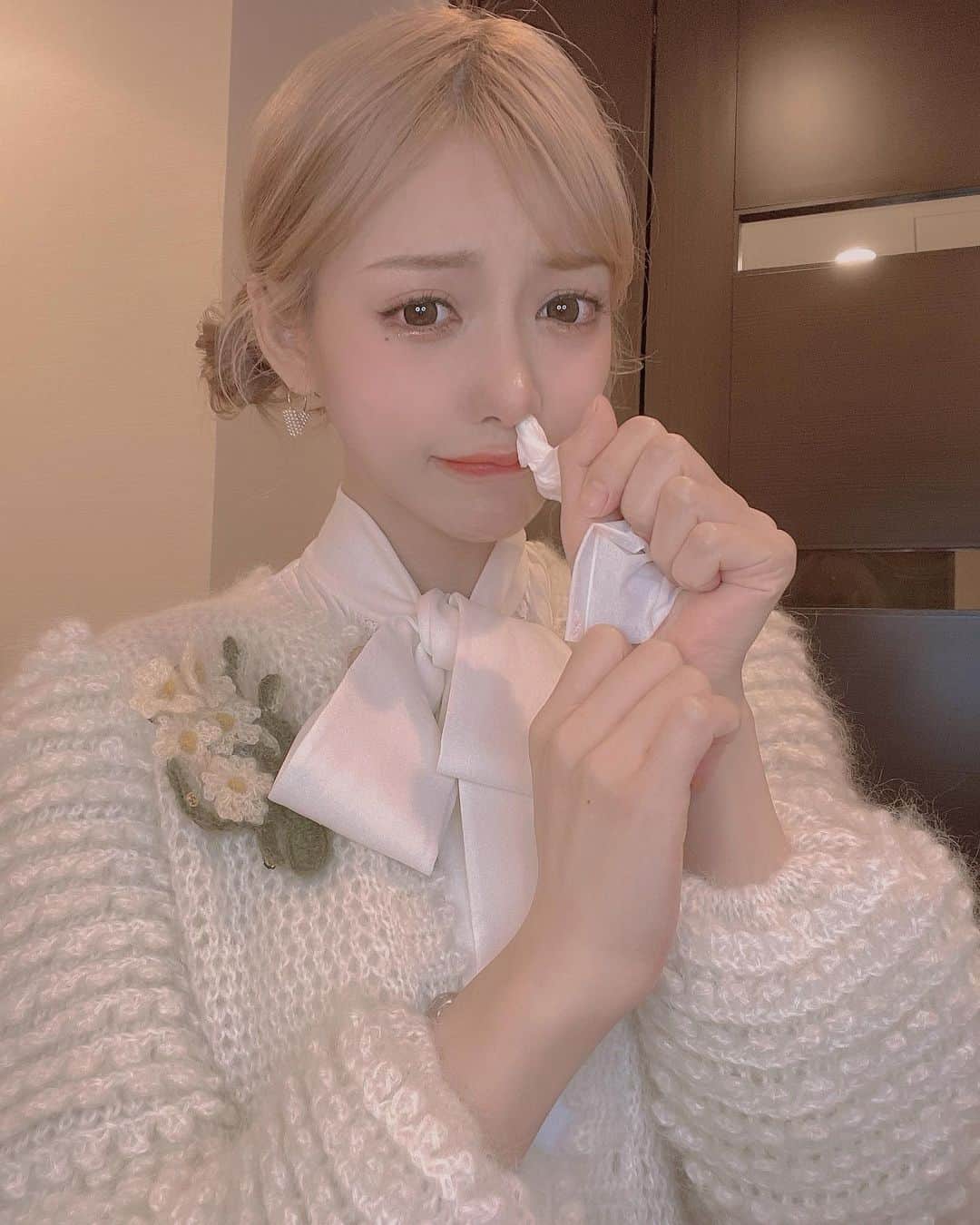 明日花キララのインスタグラム：「花粉つらすぎて 常にティッシュ詰めさせてもろて🤧 #でも春が好き 🌸🌸」