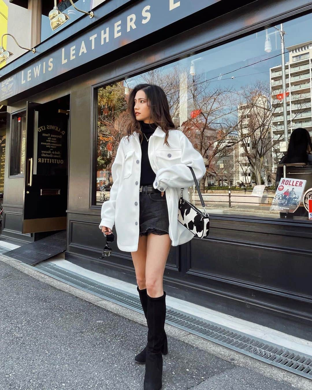 Marika Kajiwaraさんのインスタグラム写真 - (Marika KajiwaraInstagram)「🤍🤍🤍 ＊ モノトーンコーデ🥀 outer... @zara tops... @uniqlo denim... @alexanderwangny boots... @fabiorusconiofficial bag... @zara sunglass... @flex_japan ＊ 真っ白のジャケットはzaraのメンズで 超絶お気に入り🤤🌸 ＊ ＊ ＊ #モノトーン #モノトーンコーデ #コーデ #低身長コーデ #154cmコーデ #154cm #zara #uniqlo #alexanderwang #fabiorusconi #like #code #outfit」2月23日 19時04分 - marika__kw