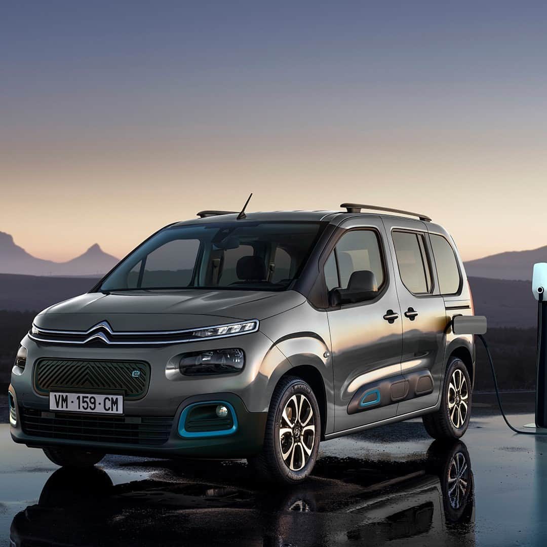 Citroënさんのインスタグラム写真 - (CitroënInstagram)「You think you recognized it, not exactly. Beautiful, spacious and now 100% electric. Please welcome: #NewCitroënË_Berlingo 😍 #ËlectricForAll #Adventure #Electric #Car #Instacar #Comfort #Family #NewCar」2月23日 19時04分 - citroen