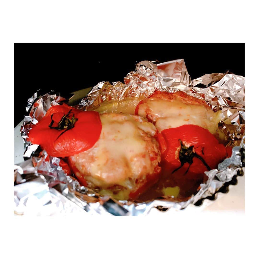 高松雪乃のインスタグラム：「今日、張り切っておしゃ料理作ろっ！と思ったら、トマトカップ割れた🍅😭慣れないことするものではないですね。」