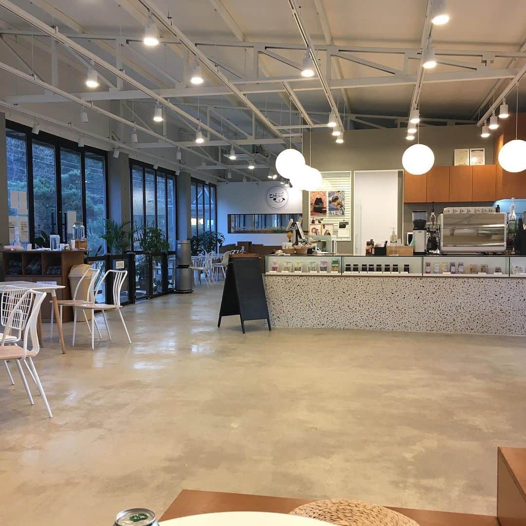 イム・ジュファンのインスタグラム：「🐶☕️」