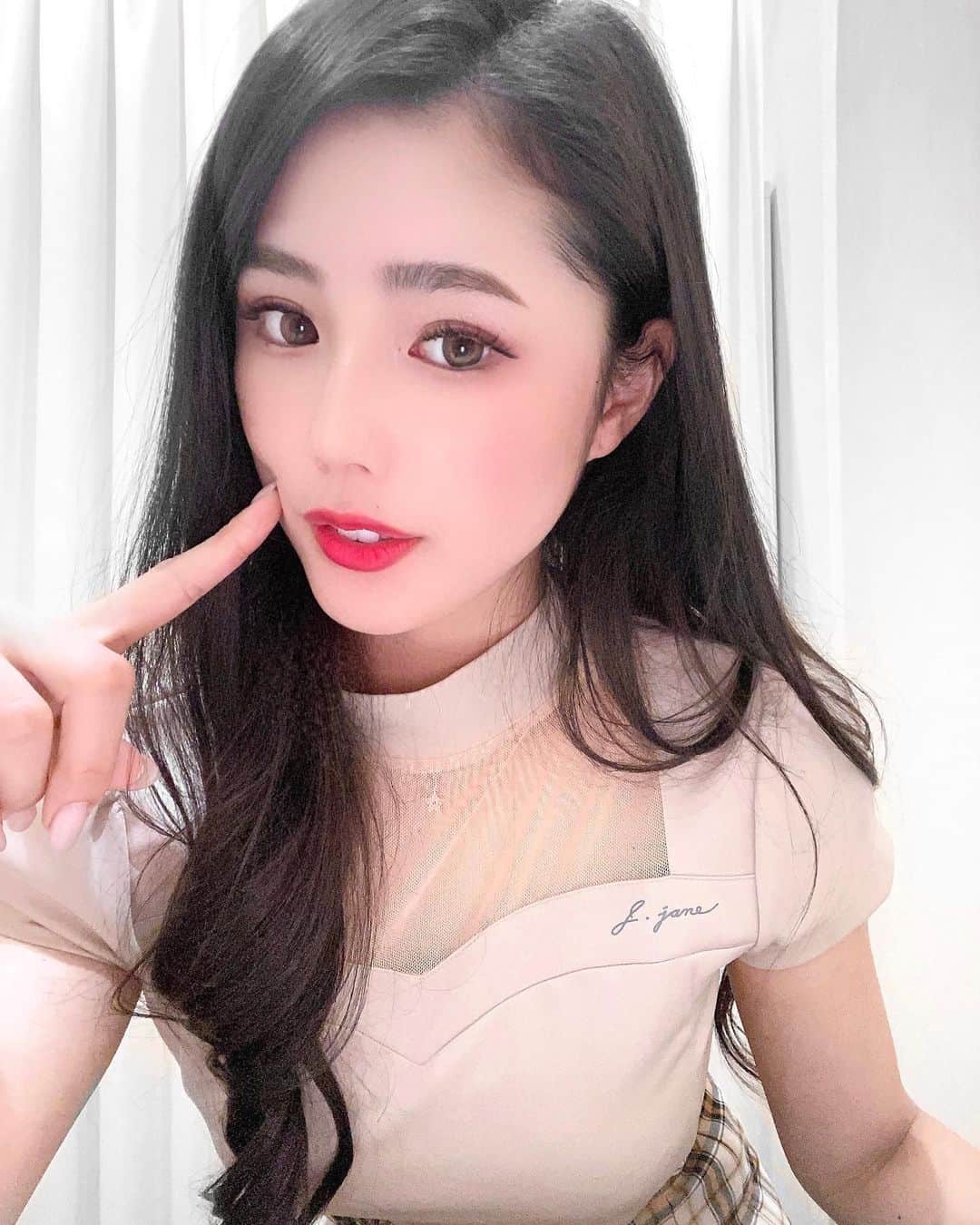 真木しおりのインスタグラム：「j.janeのゴルフウェア第二弾🥺❤️  首元から胸元にかけての シースルーがとてつも無く萌えの萌えの萌え🙆‍♀️💕 このタイト感もドストライク🙆‍♀️  はぁかわいぃぃぃ。早く着てラウンドしたい、、、。  #ゴルフ#ごるふ#golf#골프 #ゴルフウェア #ゴルフ女子#골프웨아#골프스타그#golfstagram#golflife#golfswing #골프웨어 #골프스윙 #골프여자#j_jane#j_janegolf」