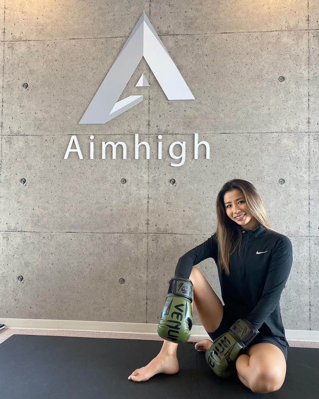 MIYAのインスタグラム：「この度、Aimhigh GROUP の﻿ アンバサダーをやらせていただくことになりました🔥﻿ ﻿ このようなご縁に感謝です🙏🏽✨﻿ ﻿ 一つ一つのお仕事を全力で努めていきます。﻿ ﻿ #Aimhigh #ambassador #2021 #fitgirl #gym #training #workout #kickboxing #ボクササイズ #エイムハイ #アンバサダー #フィットネス #シェイプアップ #女性らしい身体作り﻿」