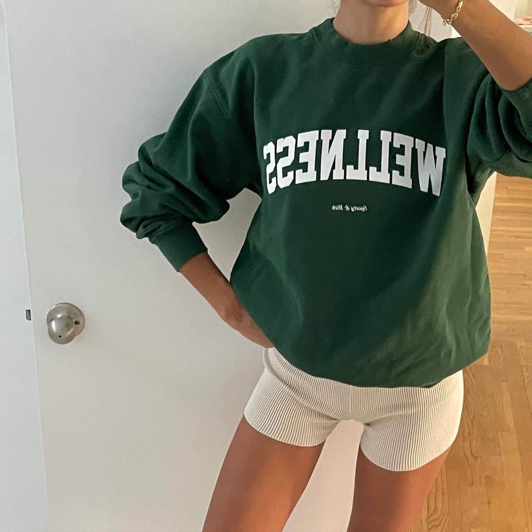 emilyのインスタグラム：「Wellness 🐊 online now」