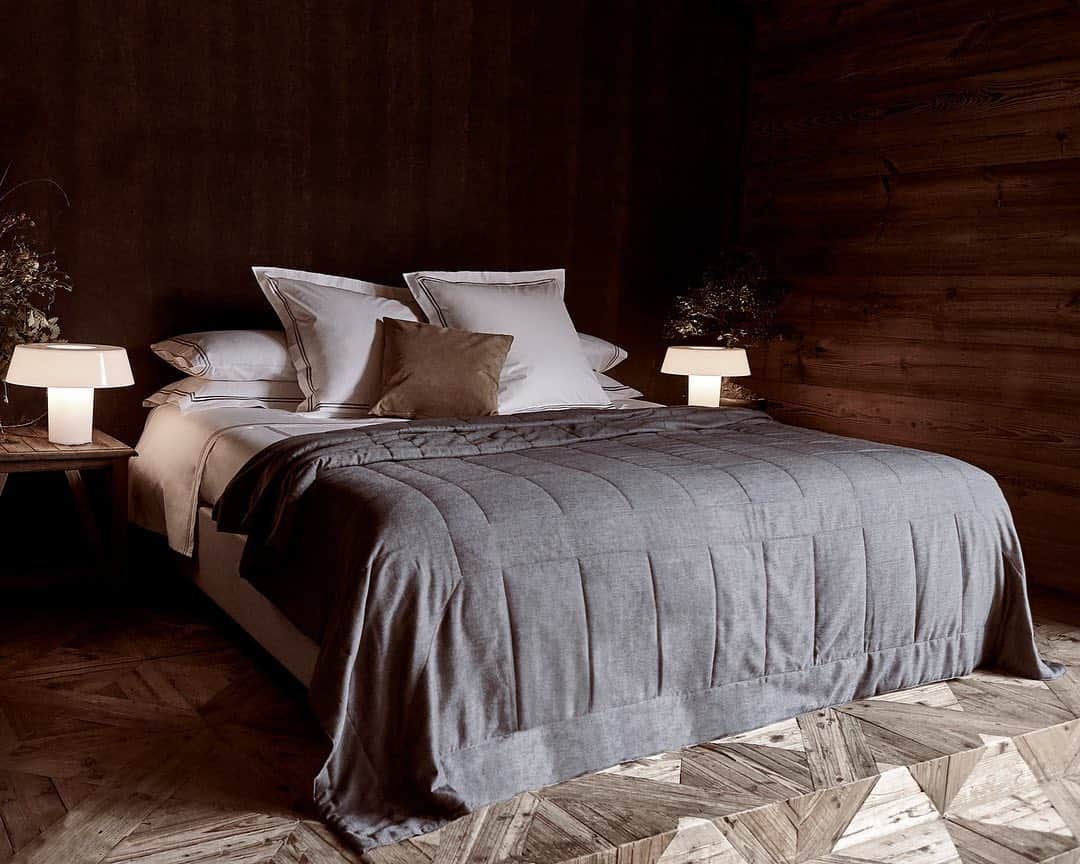 フレッテさんのインスタグラム写真 - (フレッテInstagram)「Inspired by polished hotel linens, the Hotel Classic sheet set is a staple for any bedroom ensemble. Mix and match pillows, duvets and blankets to create diverse design pairings.   #Frette」2月24日 0時58分 - fretteofficial