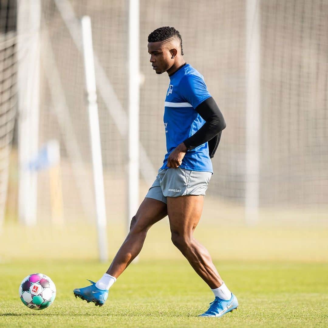 ジョン・コルドバのインスタグラム：「Vamos 💪🏾⚽️ @herthabsc」
