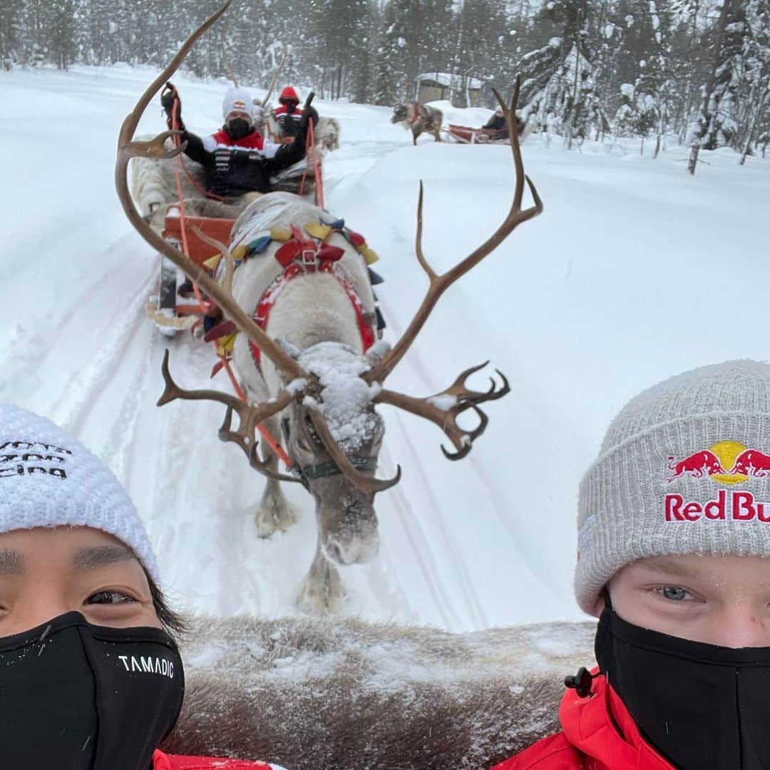 勝田貴元さんのインスタグラム写真 - (勝田貴元Instagram)「Lapland experiences with @kallerovanpera @sebogier @elfynevans @tgr_wrc 🇫🇮  今日はラリーPRの一環で犬ゾリ、トナカイ、氷上カートして、サンタさんに会いました🇫🇮笑 #TK18」2月23日 19時35分 - takamotokatsuta