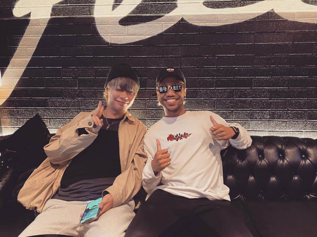 Richesのインスタグラム：「今年1発目のショーさん！！！ あざまるくんでした🙏✨ ・ ・ #ブラザーハウス #リチェス #パリピ #youtube #youtuber #金髪 #黒人 #ハーフ #番号教えて #ガンパリマジック #由比ヶ浜 #tバック #歌舞伎町 #新宿 #東京 #入間 #埼玉 #ガーナ #南魚沼 #新潟 #riches #tokyo #japan #ghana #hiphop #party #love #instagood #happy #followme」