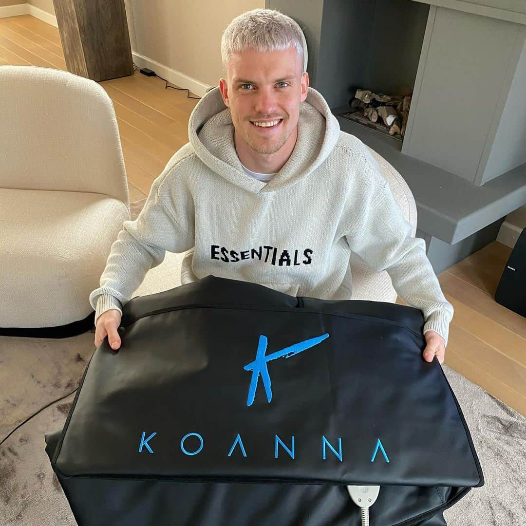 フィリップ・マックスさんのインスタグラム写真 - (フィリップ・マックスInstagram)「It’s recovery time! With my Infrared Sauna Blanket from @koanna_brand I am perfectly prepared for the taff weeks! Thank you very much for your support! *werbung  #koannabrand #recovery #infraredsaunablanket #werbung」2月23日 19時38分 - p.max31