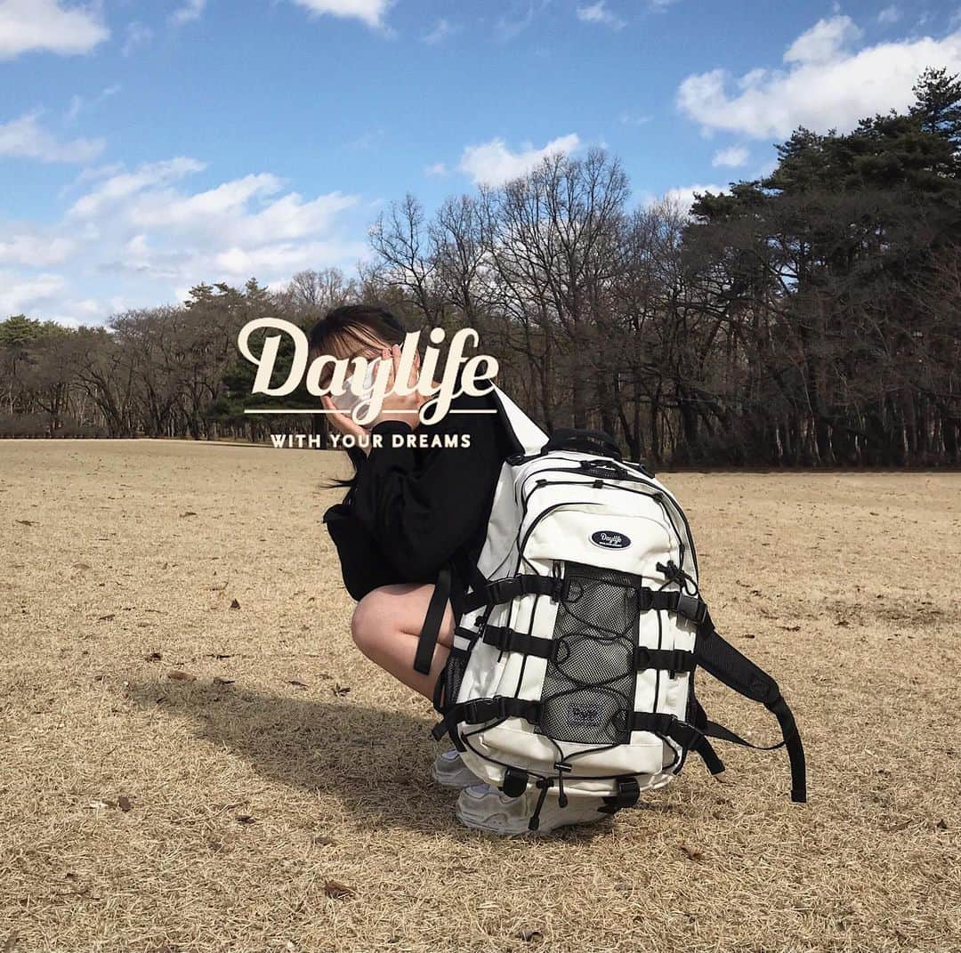 パプアンナのインスタグラム：「. Daylifeから新しくリリースされたバックパック！ 色がアイボリーでとっても可愛い🤍  サイズも大きいから荷物の多いお出掛けの時にぴったり(⸝ᵕᴗᵕ⸝⸝) . . . . . #백팩#데이라이프#새학기가방#새학기백팩#デイライフ#daylife#バックパック#リュック#リュック女子#リュックの中身#リュックサック」