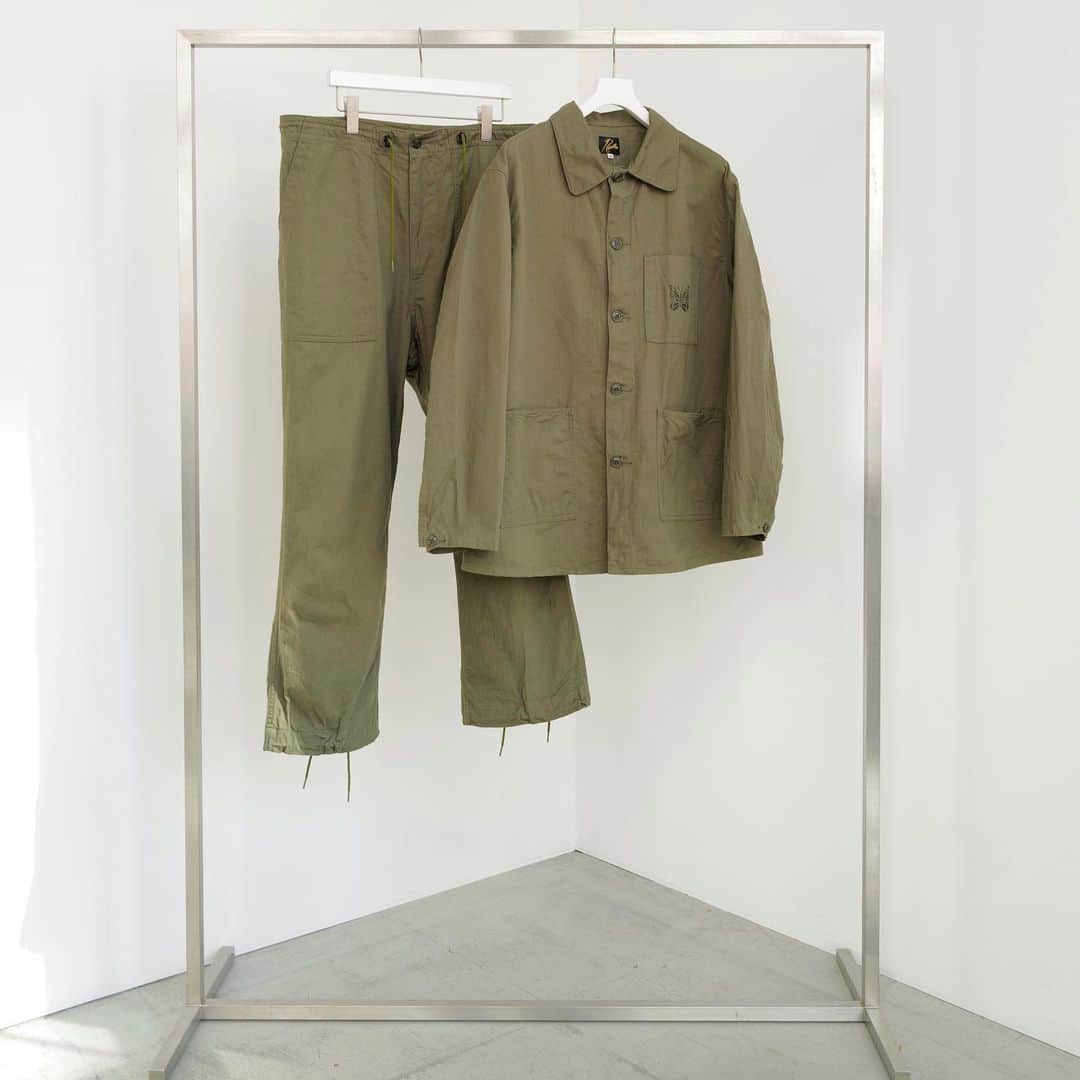 beams_harajuku_officialのインスタグラム：「…  < NEEDLES > "D.N.Coverall-Cotton Herringbone" "String Fatique Pant-Cotton Herringbone"  @needles_tokyo_official @beams_harajuku_official  #needles #21ss #ビームス #harajuku_beams #HARAJUKUSTYLE #mensfashion #fashion #menswear #wear #style」