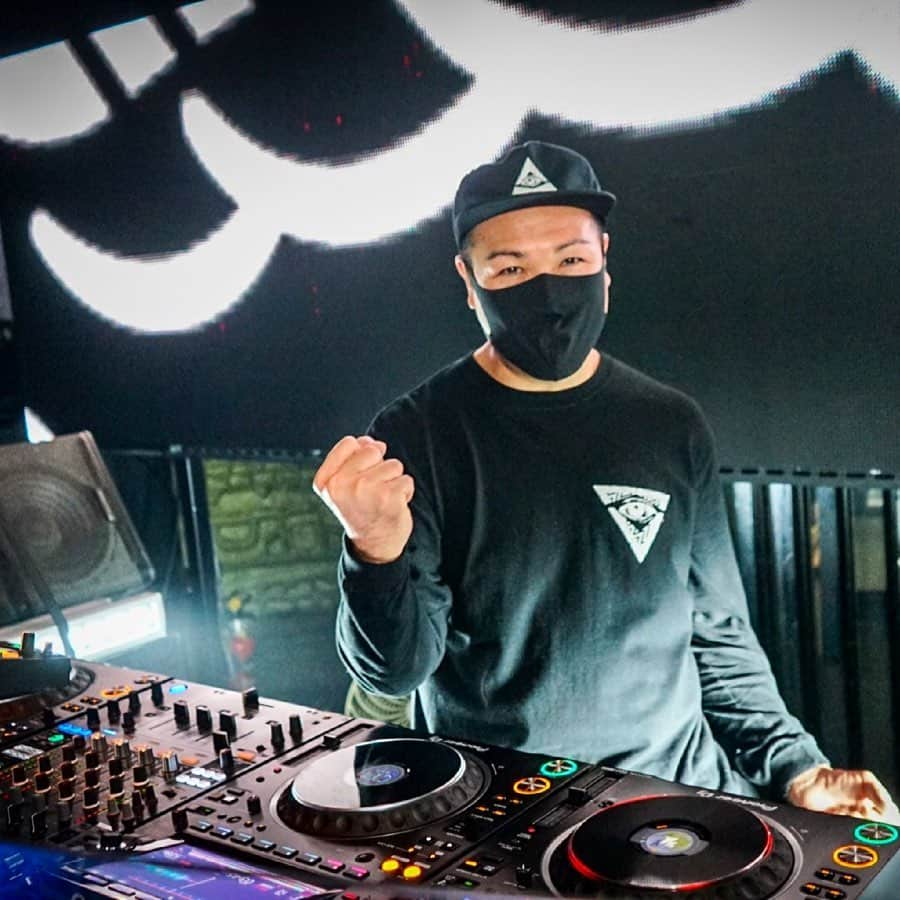 DAISHI DANCEさんのインスタグラム写真 - (DAISHI DANCEInstagram)「【今週のDJ予言】  2/23TUE(配信) #YouTubeLiveStream @kingxmhu YouTube ch 22:00〜23:00哀愁VOCAL MIX  2/27SAT(CLUB) @kingxmhu  1本目23:00〜24:00 #FEELCYCLE set 2本目1:30〜2:30 HOUSE/EDM set  2/28SUN(配信)←延期 NEO TOKYO VIRTUAL FESTIVAL @neon__mafia YouTube ch DD22:45〜23:30頃予定  リアル現場と配信よろしくお願いします👁」2月23日 19時48分 - daishidance666