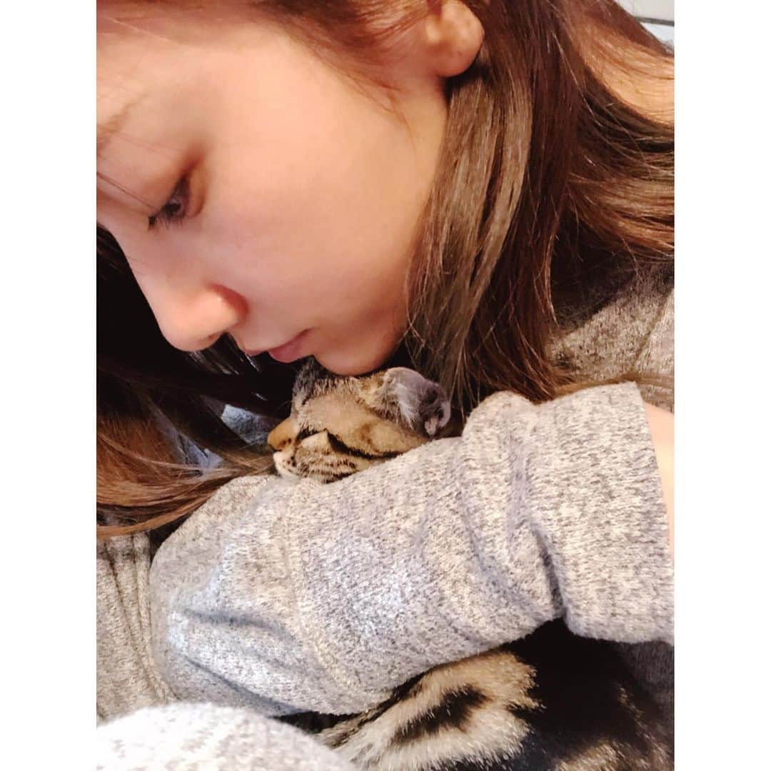 後藤真希さんのインスタグラム写真 - (後藤真希Instagram)「今日は1日すっぴんで過ごせた〜。 家の近所でご飯したり、駄菓子屋行ったりなほのぼのDAY😊 矢打のお蕎麦、知ってるかな？？ 麺が太いお蕎麦なの。今日は力蕎麦にしたよ。ボリューム満点でお腹ドッカーン！  #オフはすっぴん #肌を労るDAY #蕎麦 #力蕎麦 #クッパとの戯れ」2月23日 19時55分 - goto_maki923