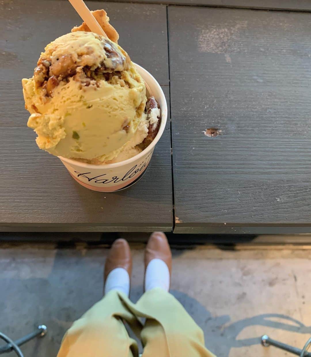 五島百花さんのインスタグラム写真 五島百花instagram 揃えたわけじゃないのに ピスタチオ味のアイスに ピスタチオ色のパンツ そして最近ピスタチオ色のコート買ってしまった このままではピスタチオになってしまう 2月23日 19時59分 Momokagoshima