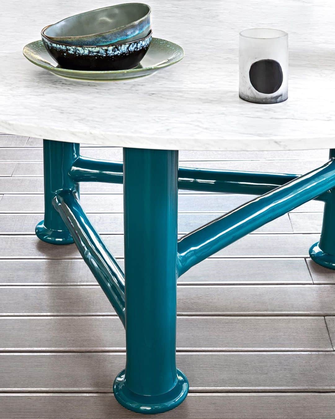 GERVASONI JAPAN / ジェルバゾーニ ジャパンのインスタグラム：「Ocean or Pearl powder coating leg For NEXT 32 / 33 / 34 / 36  【お問い合わせ先】 南陽オモビト株式会社 / GERVASONI TOKYO  〒107-0062 東京都港区南青山4-18-16 フォレストヒルズWESTWING B1 TEL：03-5413-3274 MAIL：info@gervasoni.jp  #gervasoni #GervasoniTokyo #paolanavone #interior #interiordesign #madeinitaly  #ジェルバゾーニ #ジェルバゾーニトーキョー #インテリア #イタリア家具 #ソファ #椅子 #テーブル #お洒落」
