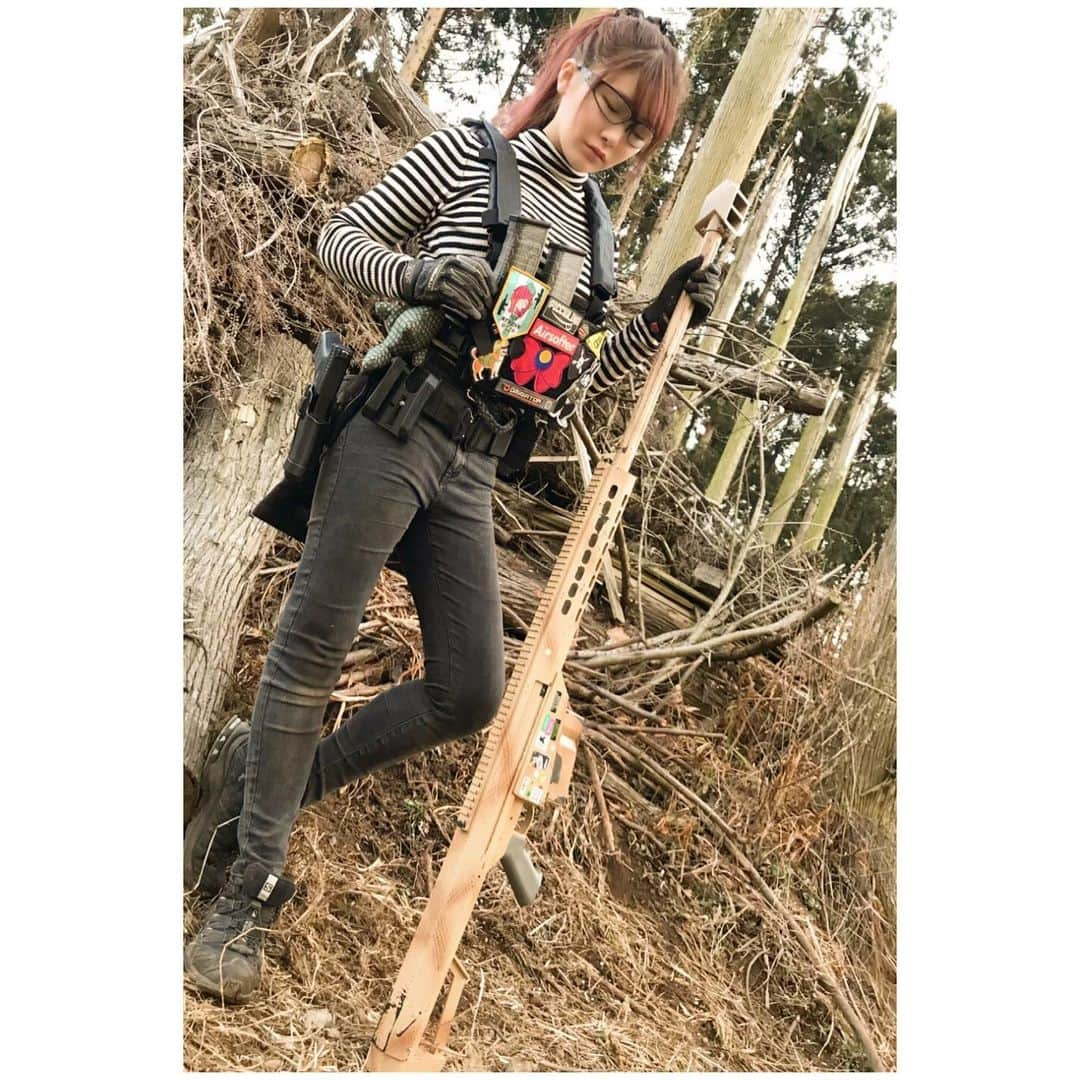 戦え‼︎ぴっちょりーなのインスタグラム：「. .  🔫ぴっちょりーな☆装備🔫#airsoft  🧢　シュシュ　　　　　100均　 🕶  @gatorzeyewear  🎽　チェストリグ　　　@tamuratacticalgeardevelopment  👖　　　　　　　　　　@gu_for_all_  ☆  tactical belt 　　　　@tamuratacticalgeardevelopment  🔫　#glock  #tokyomarui 🔫　#barrett  #snowwolf  #対物ライフル @senton2013 thx 🥾　　　　　　　　　　@salomon   ☆  #militarypatch #pvcpatch  @511tactical @peacecombat_magazine @baseexchange_shop @phantom_web_shop  @airsoftology @snakeacky   ぴっちょりーな今後の🌈スケジュール🌈ですっ 是非ご予約待ってます💜  🔫MC出演🔫サバゲー用品の即売会　池袋 2021年3月6日（土） 爆裂祭 @池袋サンシャインシティー  🔫ゲスト出演🔫サバゲーイベント　千葉県 2021年5月2日(日) @サバイバルゲームフィールドAthena  🔫ゲスト出演🔫サバゲーイベント　千葉県 2021年5月5日(水) 年齢制限なし❗️親子サバゲー❗️ サバイバルゲームフィールド ユニオンベース M.E.Tユニオン  🔫ゲスト出演🔫サバゲーイベント　群馬県 2021年5月16日(日) @サバイバルゲームフィールド バーンズ  🔫MC出演🔫サバゲーイベント　千葉県 2021年5月の某日　coming soon  🛵⛺️MC出演⛺️🛵アウトドアイベント　千葉県 2021年11月某日 ユニオンアウトドアフェスティバル @サバイバルゲームフィールド ユニオンベース @M.E.Tユニオン ↑comingsoon  🔫ゲスト出演🔫サバゲーイベント　千葉県 2021年12月某日　　年齢制限なし❗️親子サバゲー❗️ ユニオンアウトドアフェスティバル M.E.Tユニオン ↑comingsoon  🖤🖤🖤🖤🖤🖤🖤🖤🖤🖤🖤🖤🖤🖤🖤🖤 🖤🖤🖤🖤  👇ぴっちょへのファンレターやお仕事のお問い合わせは👇  株式会社WAVE 〒503-0807 岐阜県大垣市今宿6-52-16 ソフトピアジャパン ドリームコア 513  🏠ぴっちょは東京在住🏠  🌈ぴっちょりーなYouTubeチャンネル🌈週一💕配信  #barrettm82 #barrett  ninja #侍　#bushido #samurai  #airsofter#airsofters#airsoftgun  #piccholina #airgun#airsofterphoto#airsoftwar#airsoftworld#airsoftjapan#airsoftgirl #airsoft #サバゲー女子」