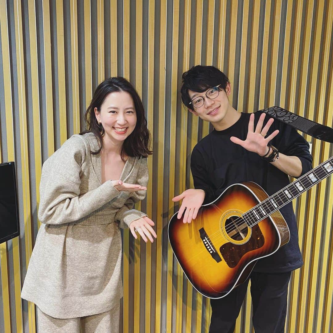 川崎鷹也のインスタグラム：「本日は河北麻友子さんのラジオ『河北麻友子のマユコレ！』生出演させて頂きました〜☺️テレビの中で見ていたよりも更に優しくて明るい方で、話しててなんだか素になれました🙆‍♂️radikoでアーカイブ聴けますので良かったら聴いてくださいね🙌 #河北麻友子 #川崎鷹也 #ニッポン放送 #河北麻友子のマユコレ #マユコレ #ラジオ #radiko #instagram #instagood #instalike #instafashion #instamoment #instastyle #instalove #instafollow #instacool」