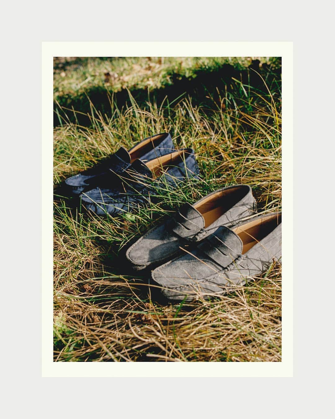 ハケットのインスタグラム：「There are only a few things better than standing barefoot on the grass. One is slipping into our comfortable and stylish footwear #STAYHackett #NewCollection」